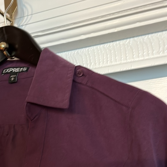 Express M plum fitted long sleeve shirt 2 pockets v neck button up - Picture 3 of 10